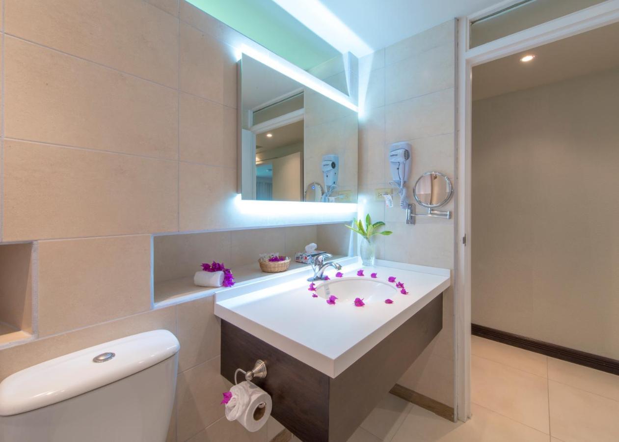 Mount Irvine Bay Resort Black Rock Bagian luar foto