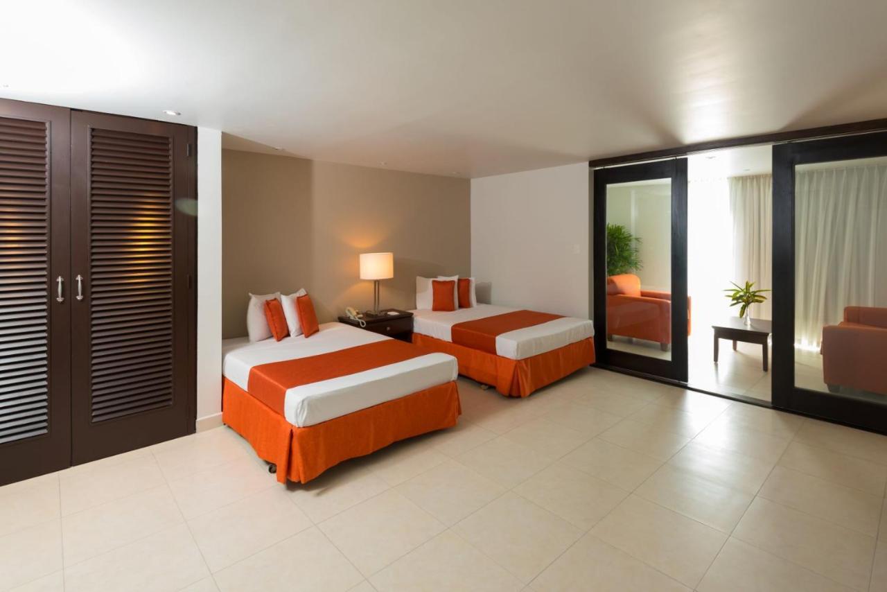 Mount Irvine Bay Resort Black Rock Bagian luar foto