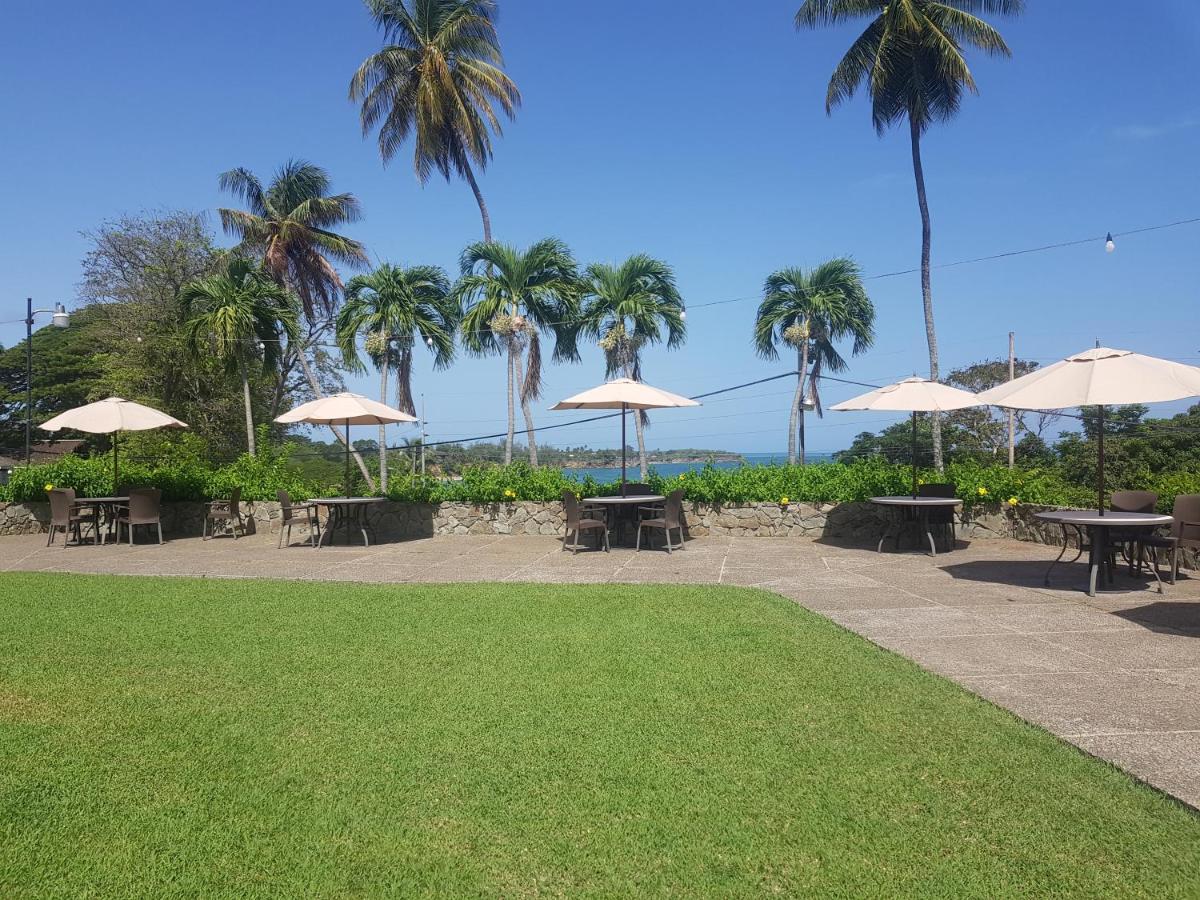 Mount Irvine Bay Resort Black Rock Bagian luar foto