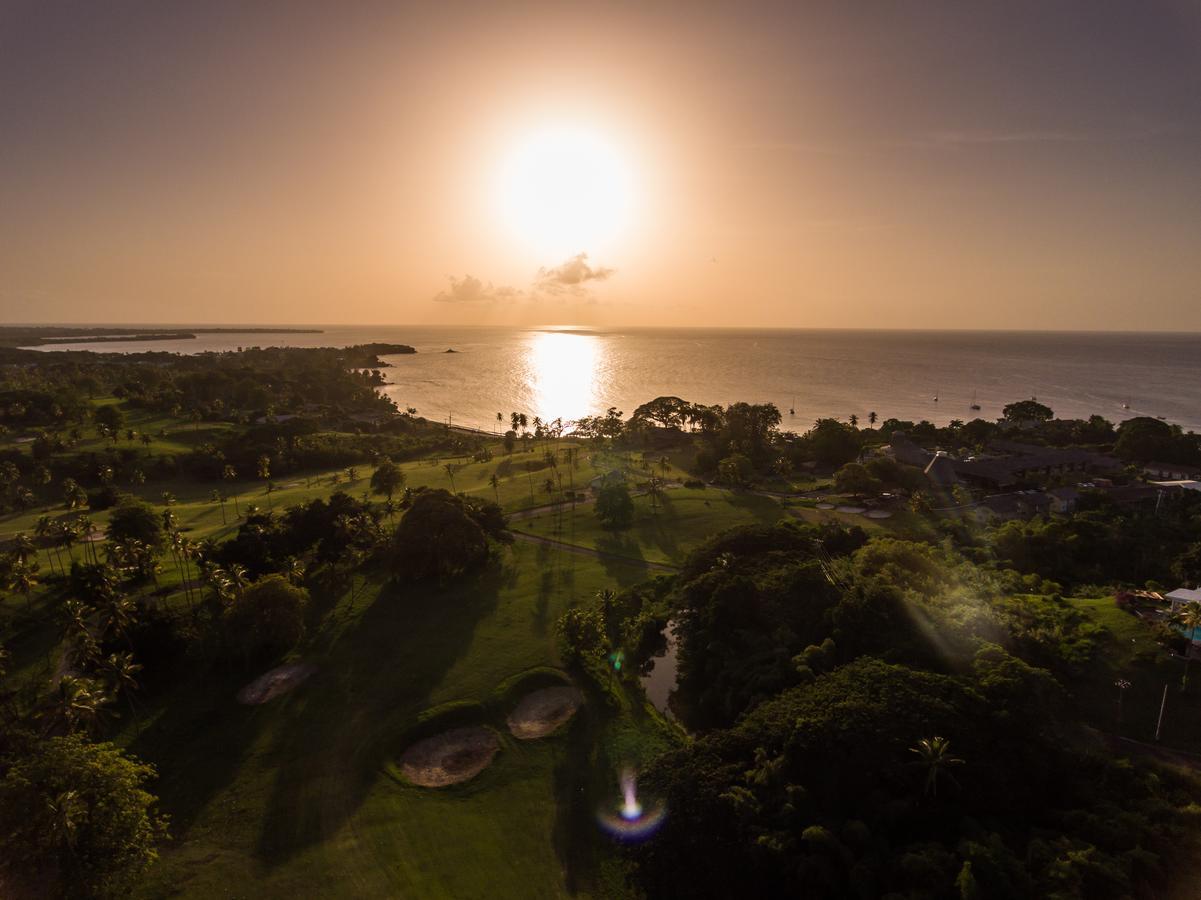 Mount Irvine Bay Resort Black Rock Bagian luar foto