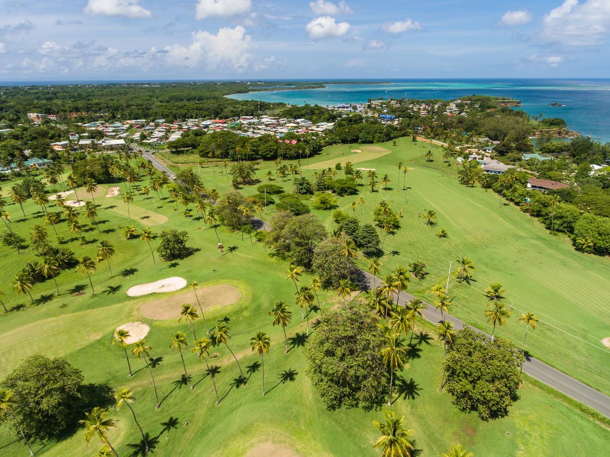 Mount Irvine Bay Resort Black Rock Bagian luar foto