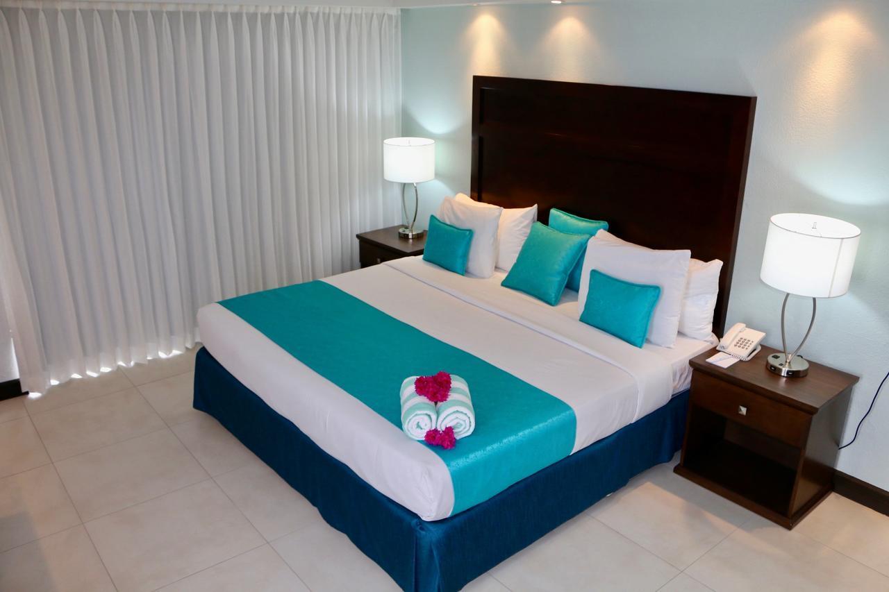 Mount Irvine Bay Resort Black Rock Bagian luar foto