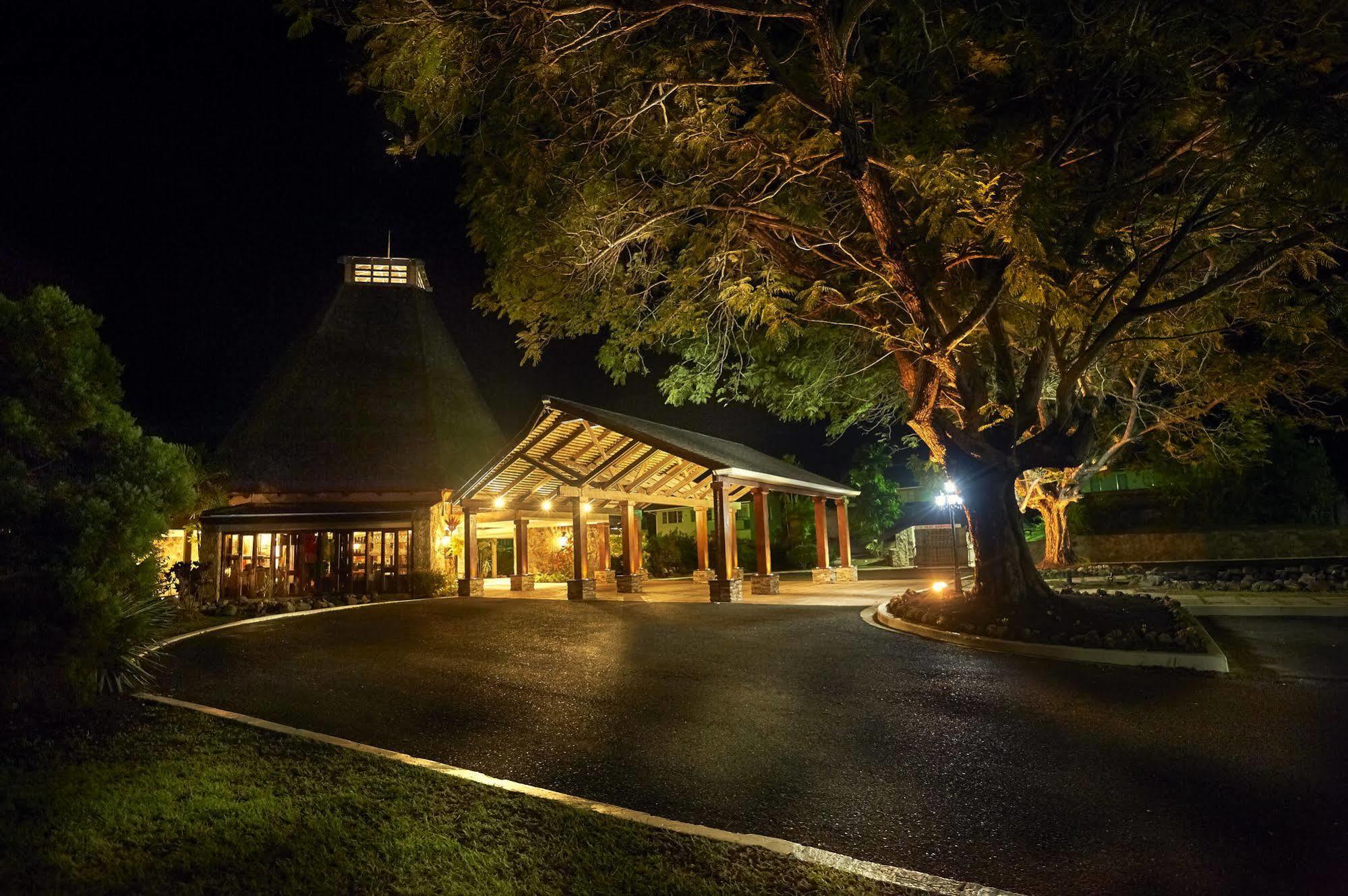 Mount Irvine Bay Resort Black Rock Bagian luar foto