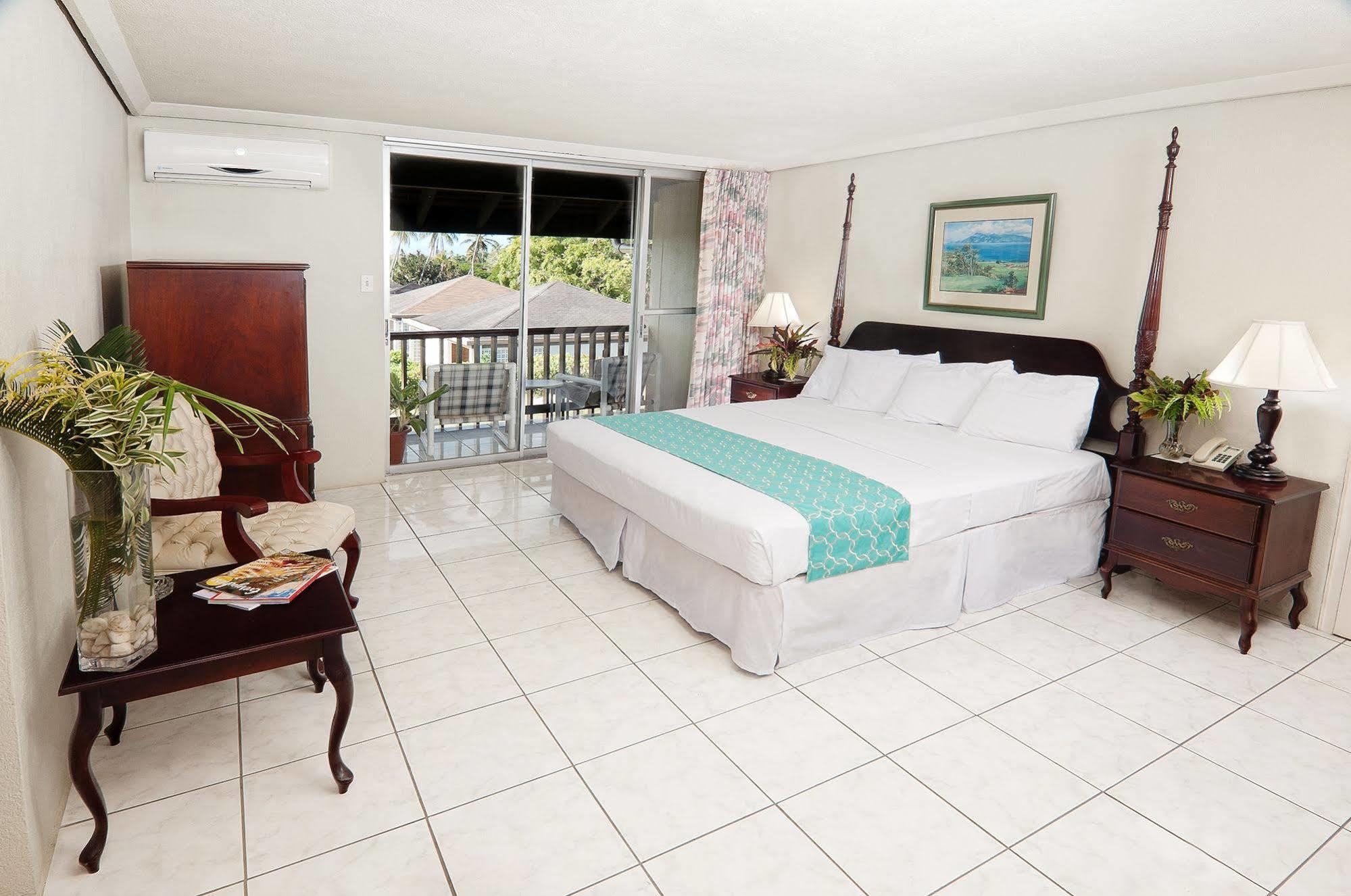 Mount Irvine Bay Resort Black Rock Bagian luar foto
