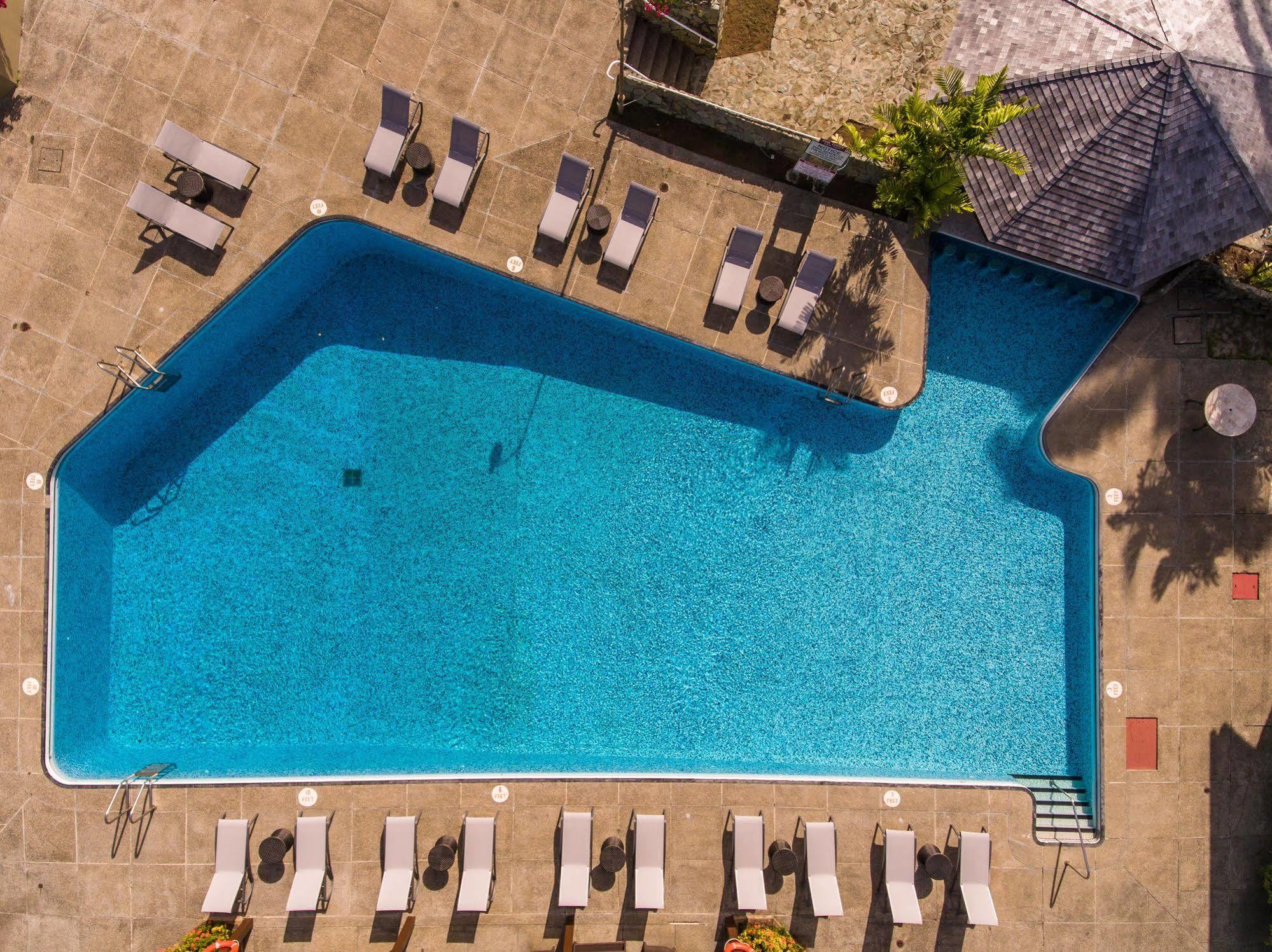 Mount Irvine Bay Resort Black Rock Bagian luar foto