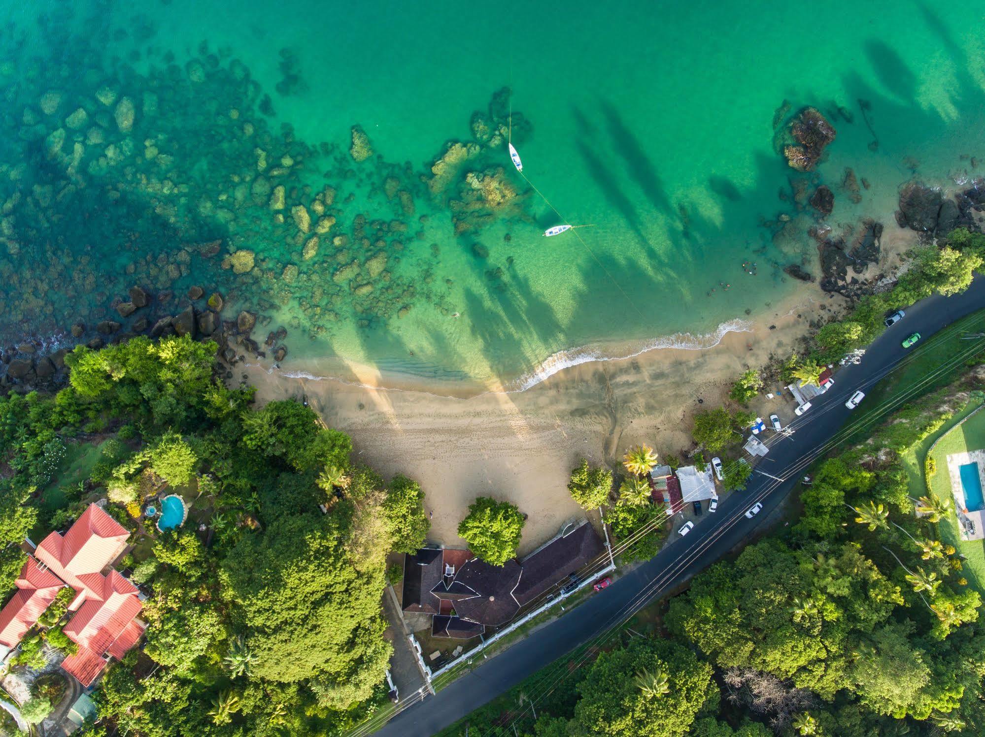 Mount Irvine Bay Resort Black Rock Bagian luar foto