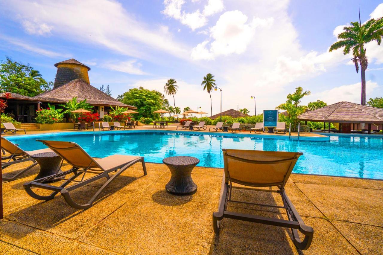 Mount Irvine Bay Resort Black Rock Bagian luar foto