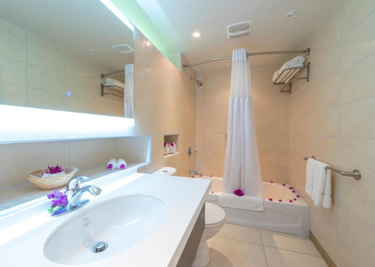 Mount Irvine Bay Resort Black Rock Bagian luar foto